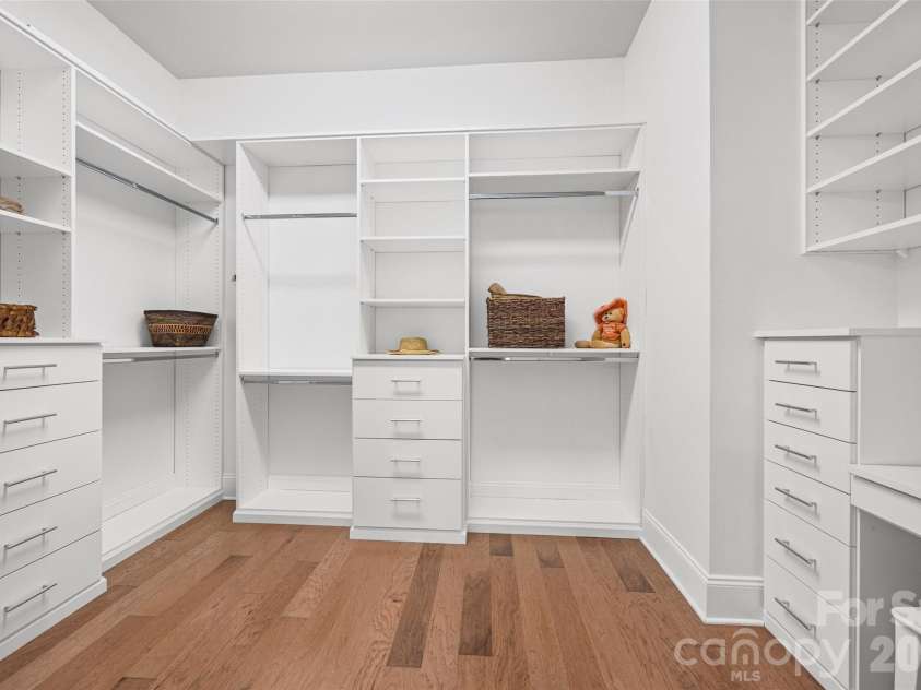 15927 Vale Ridge Drive, Charlotte, NC 28278.  MLS# CAR4374881, YatesRealty ID 31732. 