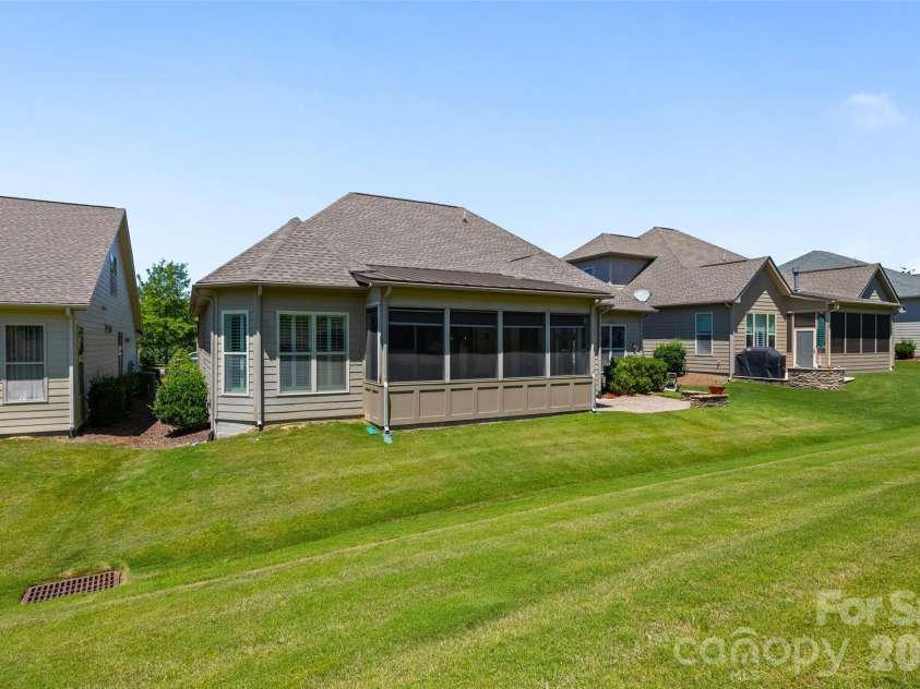 15927 Vale Ridge Drive, Charlotte, NC 28278.  MLS# CAR4374881, YatesRealty ID 31732. 