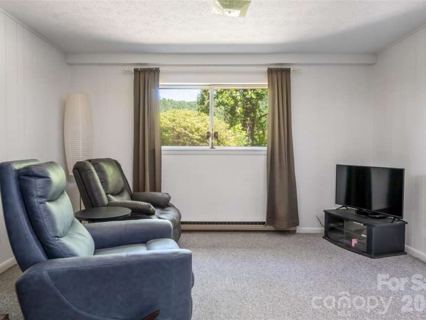 1 Beaverdam Knoll Road, Asheville, NC 28804.  MLS# CAR4382855, YatesRealty ID 31734. 