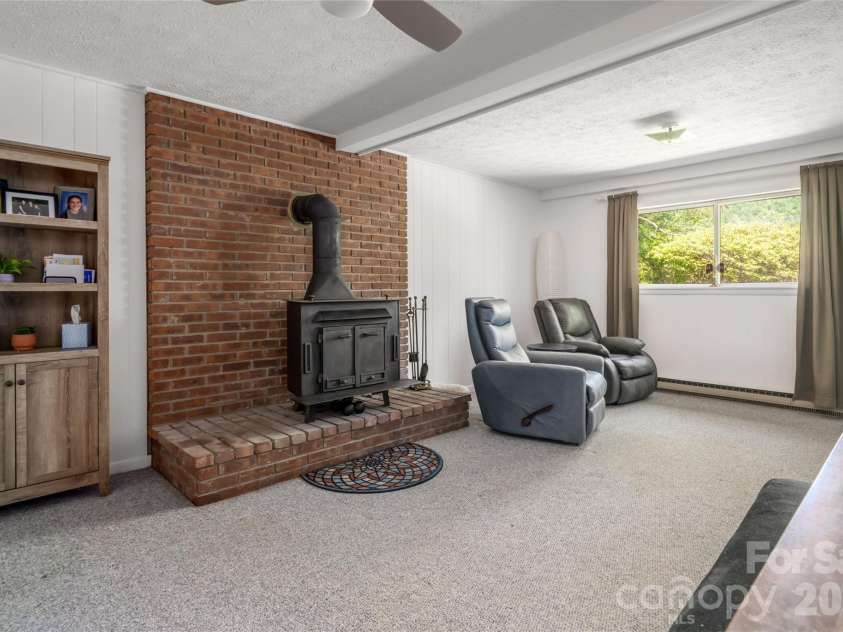 1 Beaverdam Knoll Road, Asheville, NC 28804.  MLS# CAR4382855, YatesRealty ID 31734. 
