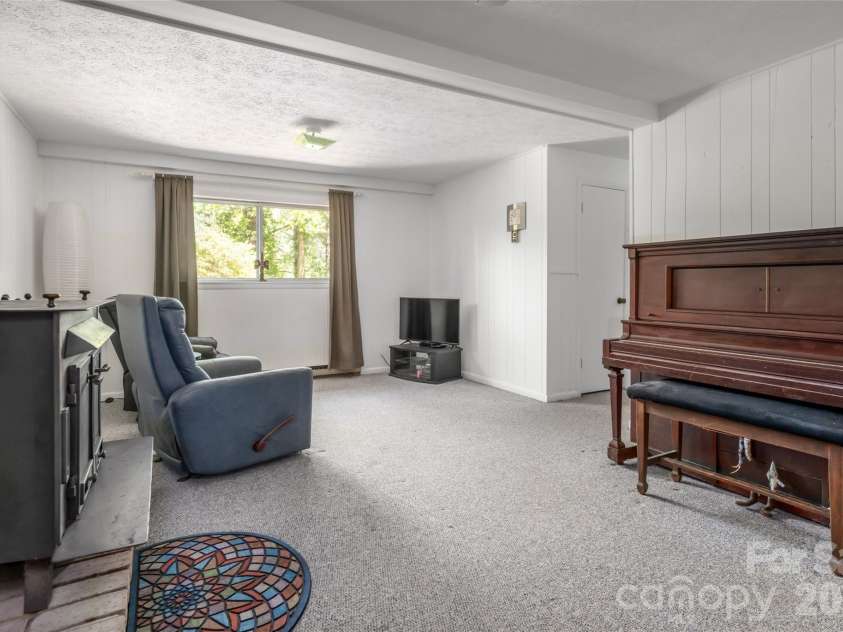 1 Beaverdam Knoll Road, Asheville, NC 28804.  MLS# CAR4382855, YatesRealty ID 31734. 