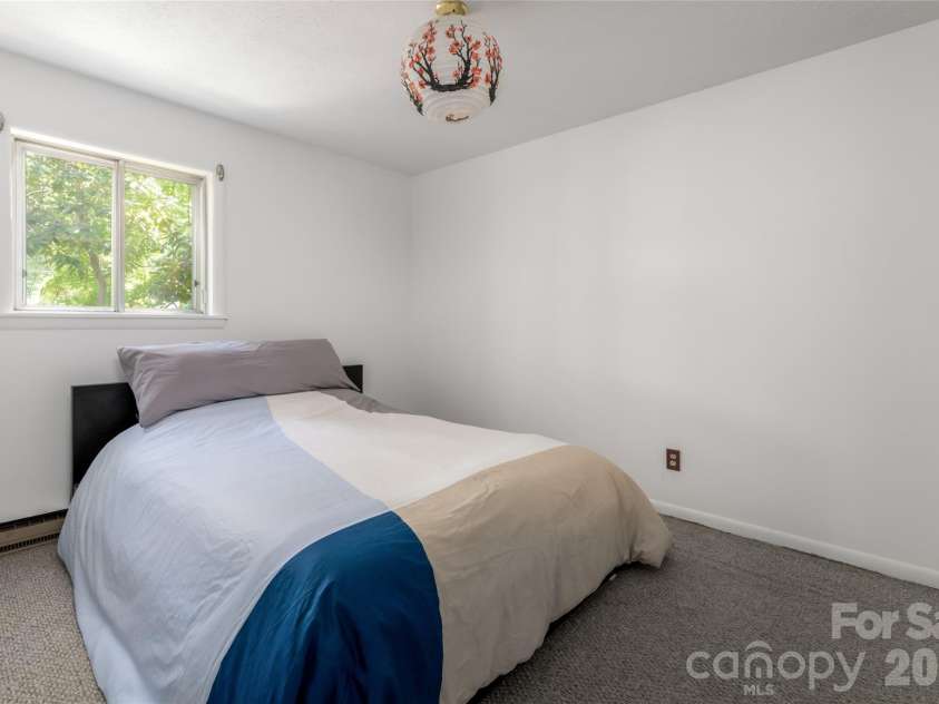 1 Beaverdam Knoll Road, Asheville, NC 28804.  MLS# CAR4382855, YatesRealty ID 31734. 