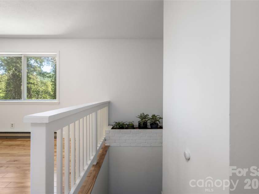 1 Beaverdam Knoll Road, Asheville, NC 28804.  MLS# CAR4382855, YatesRealty ID 31734. 