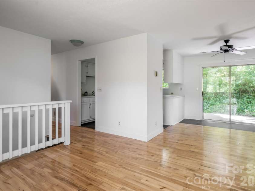 1 Beaverdam Knoll Road, Asheville, NC 28804.  MLS# CAR4382855, YatesRealty ID 31734. 