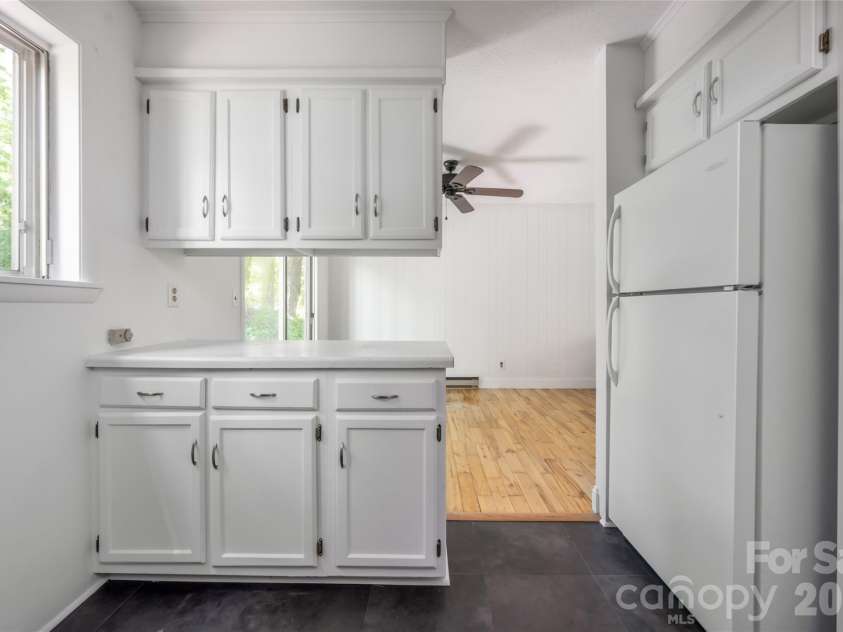 1 Beaverdam Knoll Road, Asheville, NC 28804.  MLS# CAR4382855, YatesRealty ID 31734. 