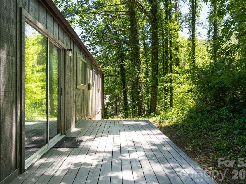 1 Beaverdam Knoll Road, Asheville, NC 28804.  MLS# CAR4382855, YatesRealty ID 31734. 
