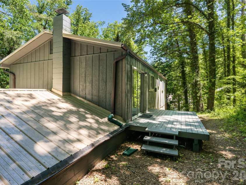 1 Beaverdam Knoll Road, Asheville, NC 28804.  MLS# CAR4382855, YatesRealty ID 31734. 