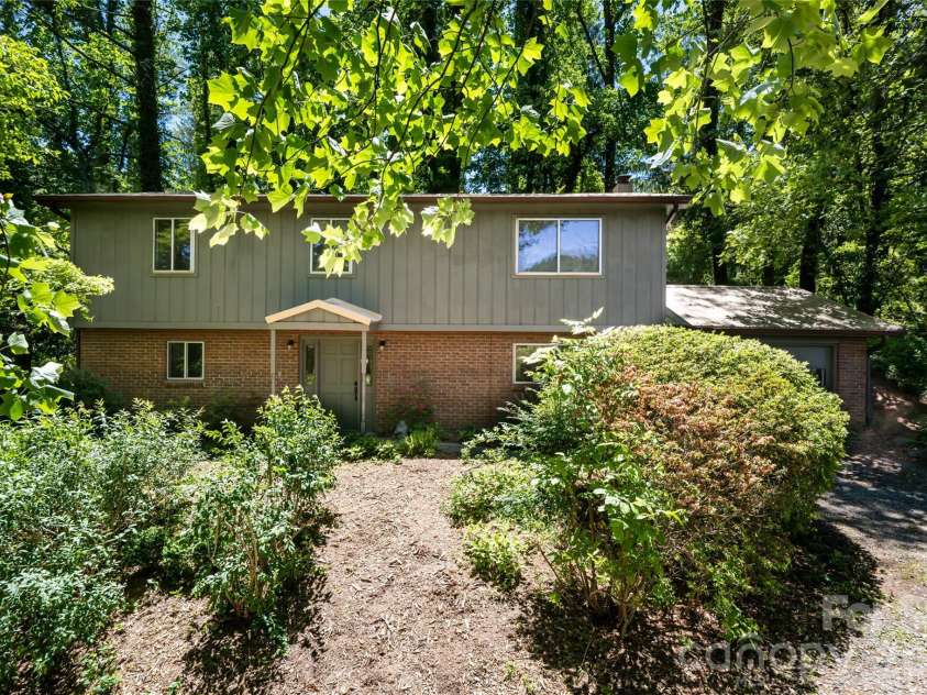 1 Beaverdam Knoll Road, Asheville, NC 28804.  MLS# CAR4382855, YatesRealty ID 31734. 