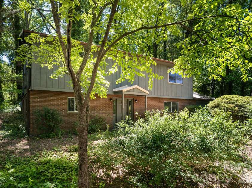 1 Beaverdam Knoll Road, Asheville, NC 28804.  MLS# CAR4382855, YatesRealty ID 31734. 