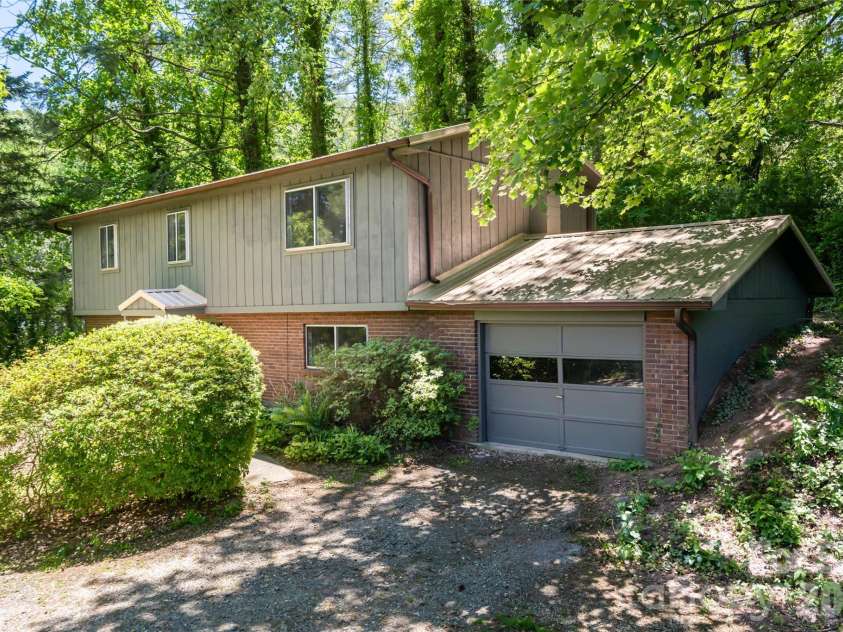 1 Beaverdam Knoll Road, Asheville, NC 28804.  MLS# CAR4382855, YatesRealty ID 31734. 