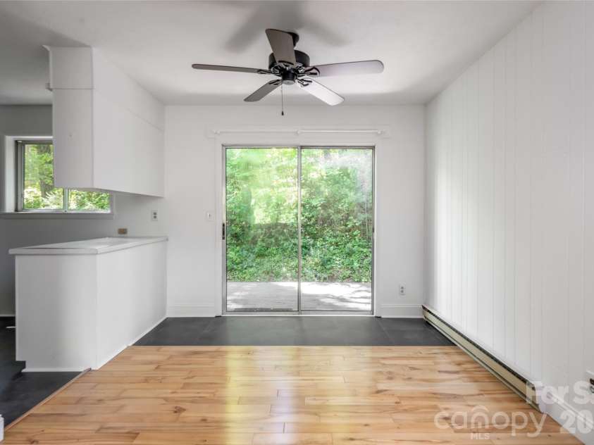 1 Beaverdam Knoll Road, Asheville, NC 28804.  MLS# CAR4382855, YatesRealty ID 31734. Dining Area