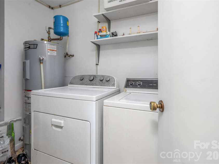 1 Beaverdam Knoll Road, Asheville, NC 28804.  MLS# CAR4382855, YatesRealty ID 31734. Laundry Room Lower Level