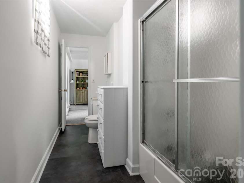 1 Beaverdam Knoll Road, Asheville, NC 28804.  MLS# CAR4382855, YatesRealty ID 31734. Primary bathroom