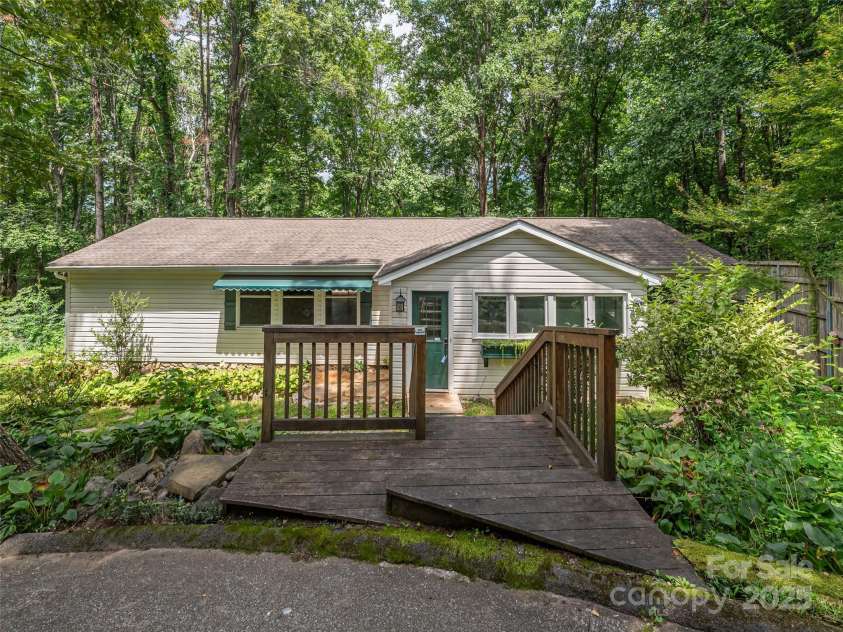 64 Mountain Site Lane, Asheville, NC 28803.  MLS# CAR4291467, YatesRealty ID 31735. 