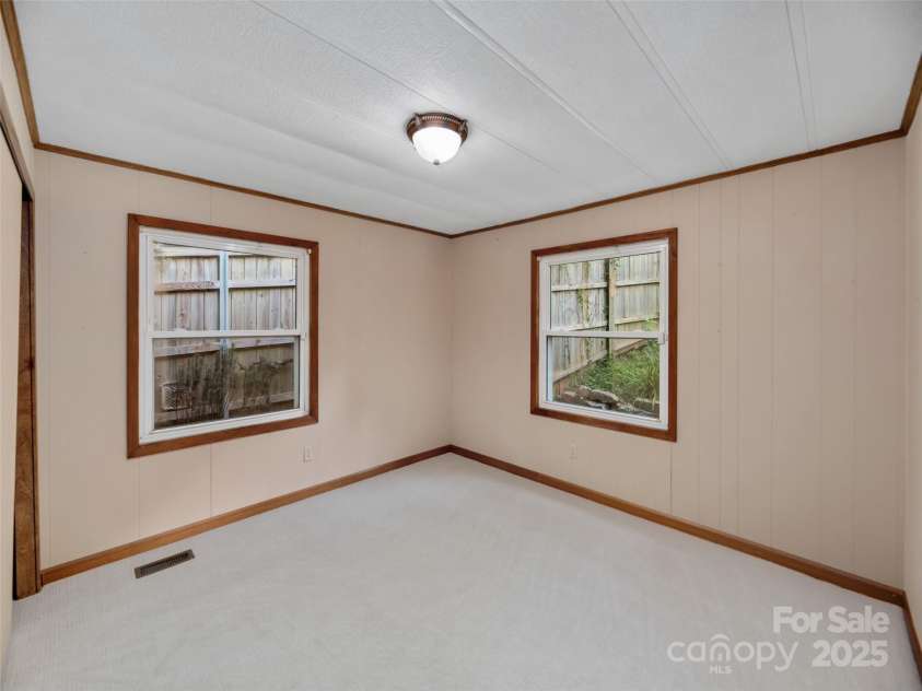 64 Mountain Site Lane, Asheville, NC 28803.  MLS# CAR4291467, YatesRealty ID 31735. 