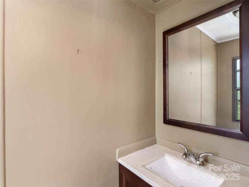 64 Mountain Site Lane, Asheville, NC 28803.  MLS# CAR4291467, YatesRealty ID 31735. 