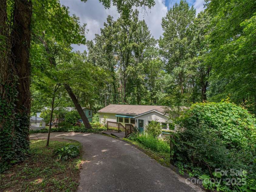 64 Mountain Site Lane, Asheville, NC 28803.  MLS# CAR4291467, YatesRealty ID 31735. 