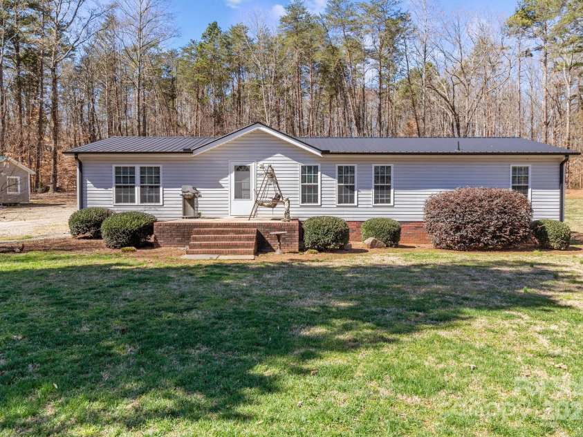 345 Waccamaw Drive, Salisbury, NC 28146.  MLS# CAR4235288, YatesRealty ID 3174. 