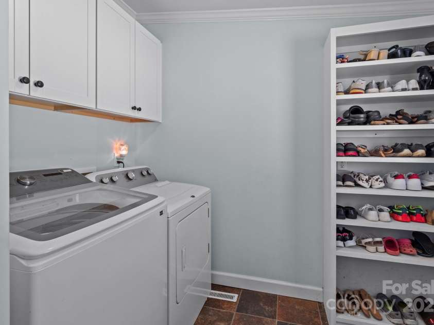 345 Waccamaw Drive, Salisbury, NC 28146.  MLS# CAR4235288, YatesRealty ID 3174. 