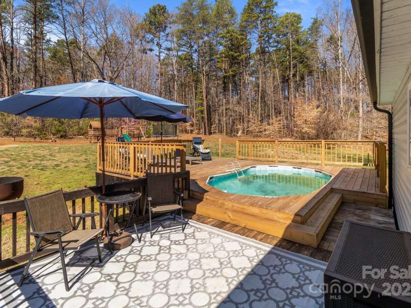 345 Waccamaw Drive, Salisbury, NC 28146.  MLS# CAR4235288, YatesRealty ID 3174. 