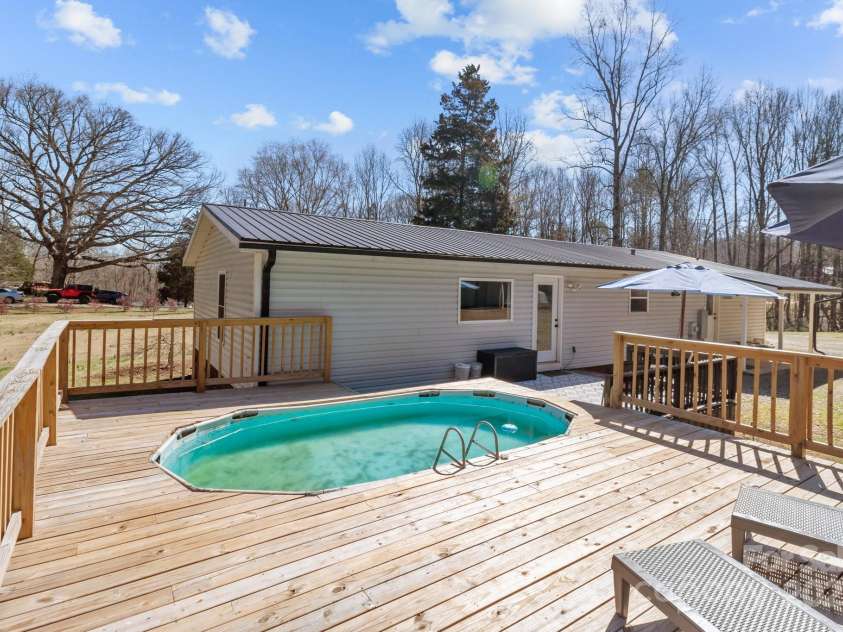 345 Waccamaw Drive, Salisbury, NC 28146.  MLS# CAR4235288, YatesRealty ID 3174. 