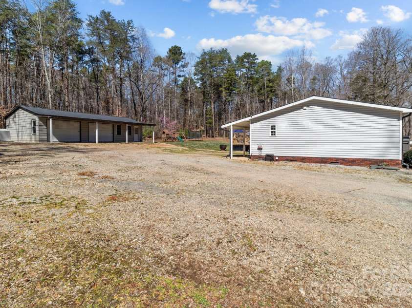 345 Waccamaw Drive, Salisbury, NC 28146.  MLS# CAR4235288, YatesRealty ID 3174. 