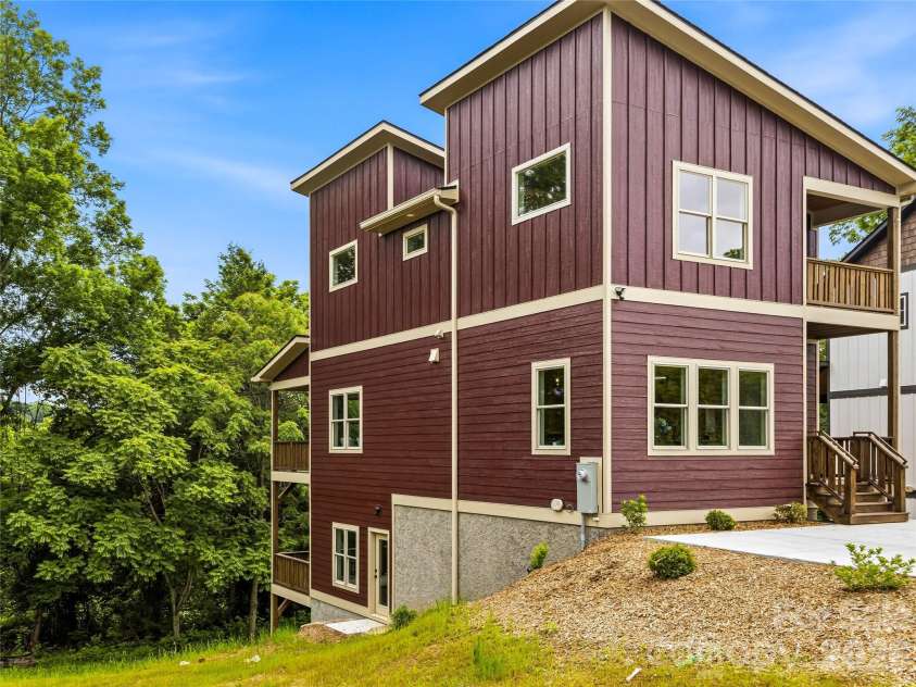 123 Third Street, Asheville, NC 28803.  MLS# CAR4367678, YatesRealty ID 31740. 