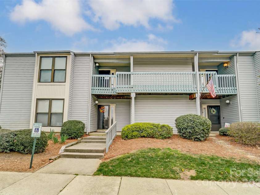 11039 Harrowfield Road, Charlotte, NC 28226.  MLS# CAR4291963, YatesRealty ID 31741. 