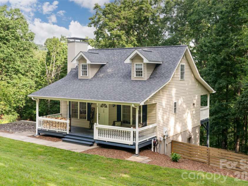 8 Coffey Place, Asheville, NC 28806.  MLS# CAR4382845, YatesRealty ID 31741. 