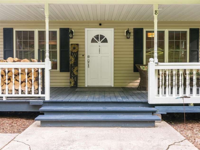 8 Coffey Place, Asheville, NC 28806.  MLS# CAR4382845, YatesRealty ID 31741. 