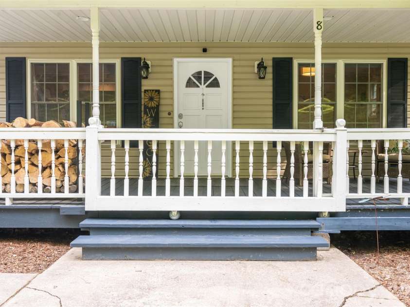 8 Coffey Place, Asheville, NC 28806.  MLS# CAR4382845, YatesRealty ID 31741. 