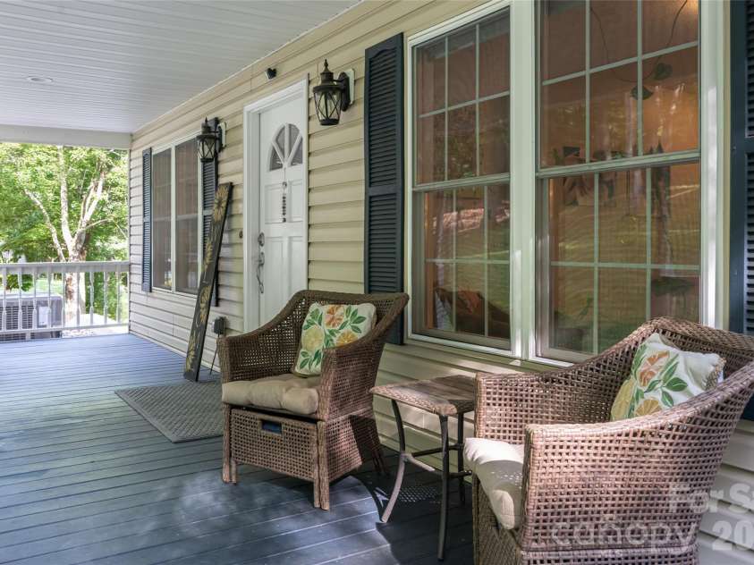 8 Coffey Place, Asheville, NC 28806.  MLS# CAR4382845, YatesRealty ID 31741. 
