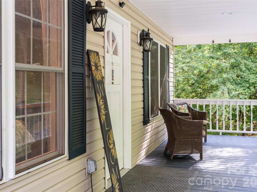 8 Coffey Place, Asheville, NC 28806.  MLS# CAR4382845, YatesRealty ID 31741. 