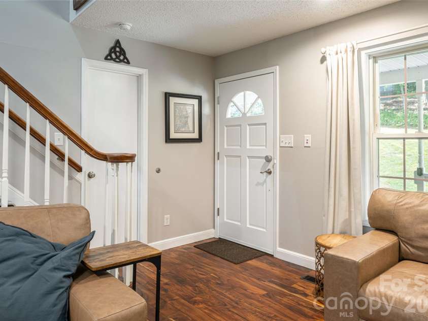 8 Coffey Place, Asheville, NC 28806.  MLS# CAR4382845, YatesRealty ID 31741. 
