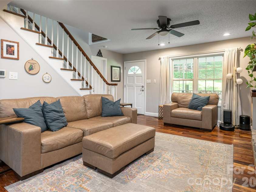 8 Coffey Place, Asheville, NC 28806.  MLS# CAR4382845, YatesRealty ID 31741. 