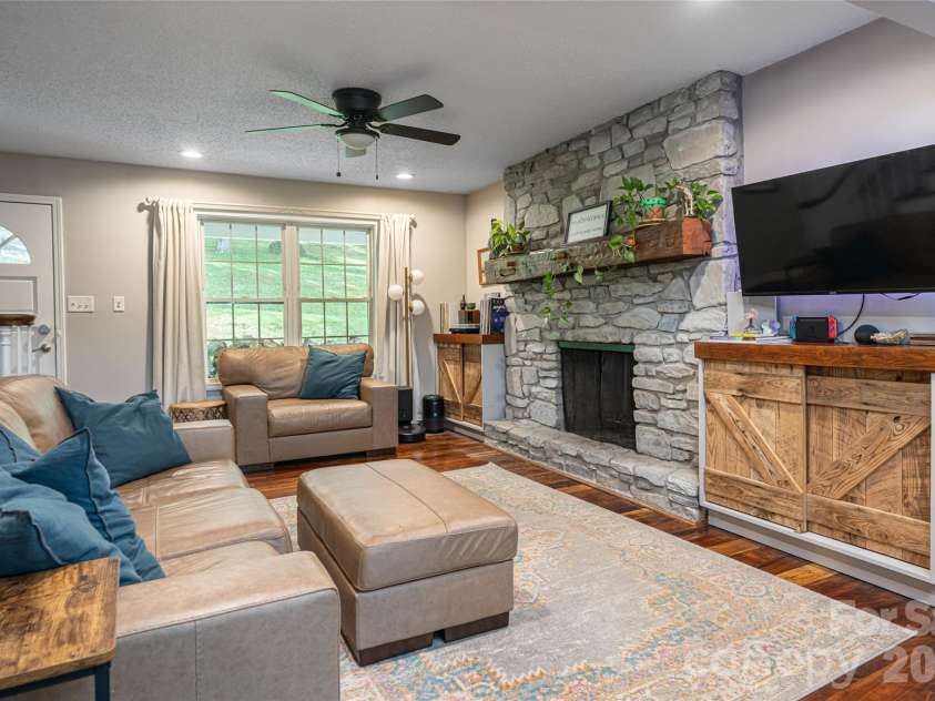 8 Coffey Place, Asheville, NC 28806.  MLS# CAR4382845, YatesRealty ID 31741. 