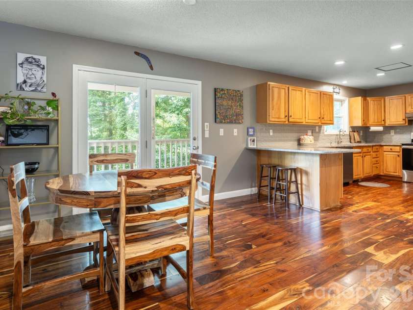 8 Coffey Place, Asheville, NC 28806.  MLS# CAR4382845, YatesRealty ID 31741. 