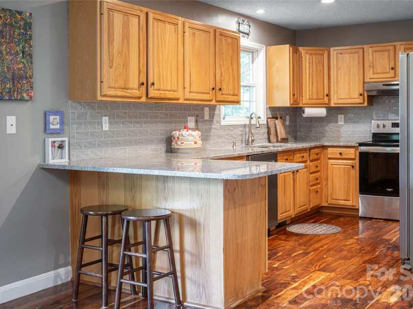 8 Coffey Place, Asheville, NC 28806.  MLS# CAR4382845, YatesRealty ID 31741. 