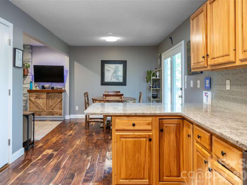 8 Coffey Place, Asheville, NC 28806.  MLS# CAR4382845, YatesRealty ID 31741. 
