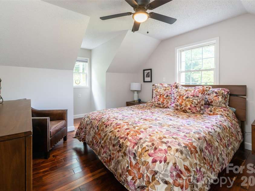 8 Coffey Place, Asheville, NC 28806.  MLS# CAR4382845, YatesRealty ID 31741. 