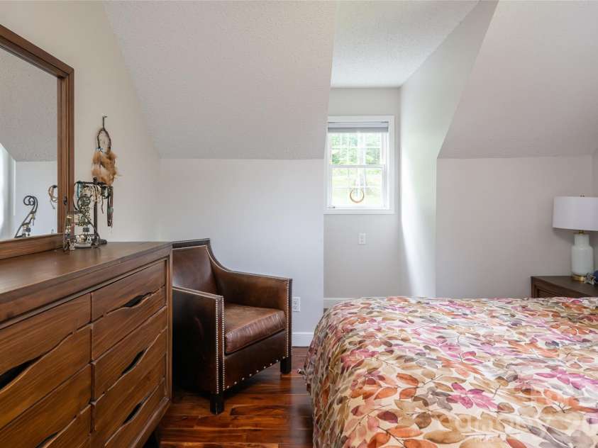 8 Coffey Place, Asheville, NC 28806.  MLS# CAR4382845, YatesRealty ID 31741. 