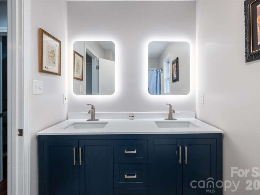 8 Coffey Place, Asheville, NC 28806.  MLS# CAR4382845, YatesRealty ID 31741. 