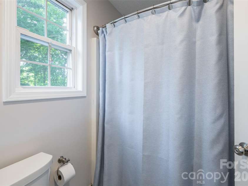 8 Coffey Place, Asheville, NC 28806.  MLS# CAR4382845, YatesRealty ID 31741. 