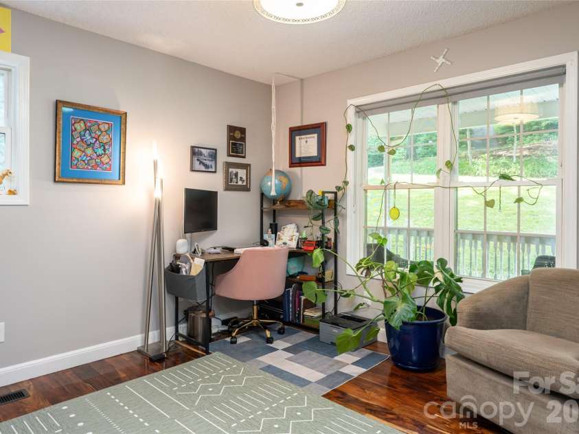 8 Coffey Place, Asheville, NC 28806.  MLS# CAR4382845, YatesRealty ID 31741. 