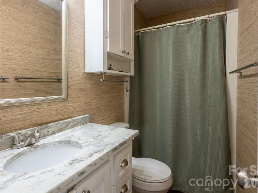 8 Coffey Place, Asheville, NC 28806.  MLS# CAR4382845, YatesRealty ID 31741. 