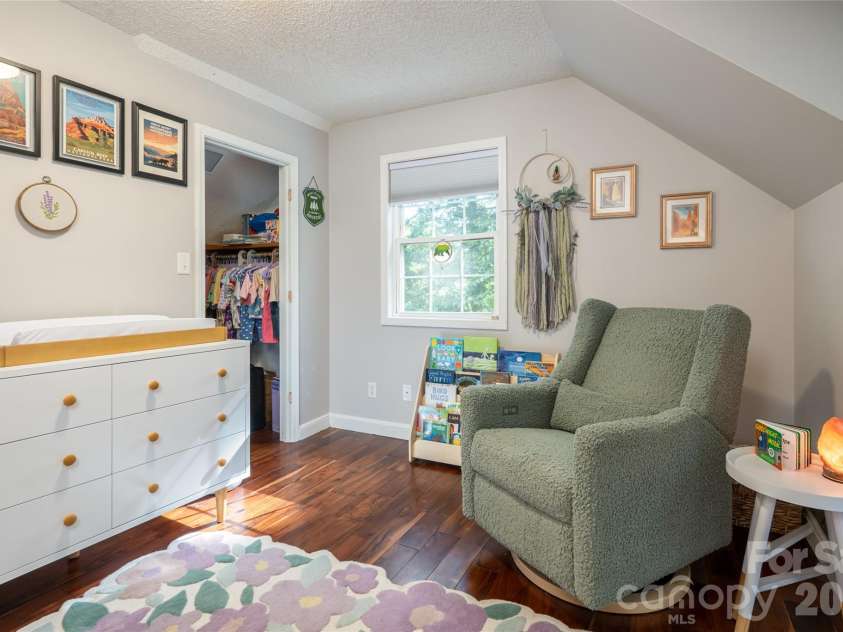 8 Coffey Place, Asheville, NC 28806.  MLS# CAR4382845, YatesRealty ID 31741. 