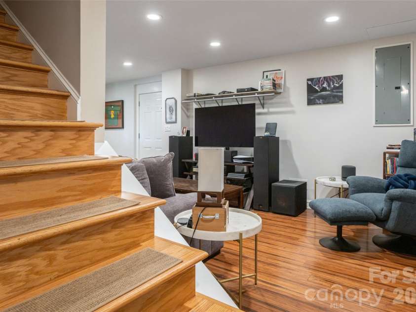 8 Coffey Place, Asheville, NC 28806.  MLS# CAR4382845, YatesRealty ID 31741. 