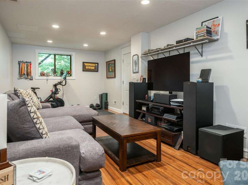 8 Coffey Place, Asheville, NC 28806.  MLS# CAR4382845, YatesRealty ID 31741. 