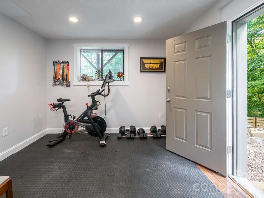 8 Coffey Place, Asheville, NC 28806.  MLS# CAR4382845, YatesRealty ID 31741. 