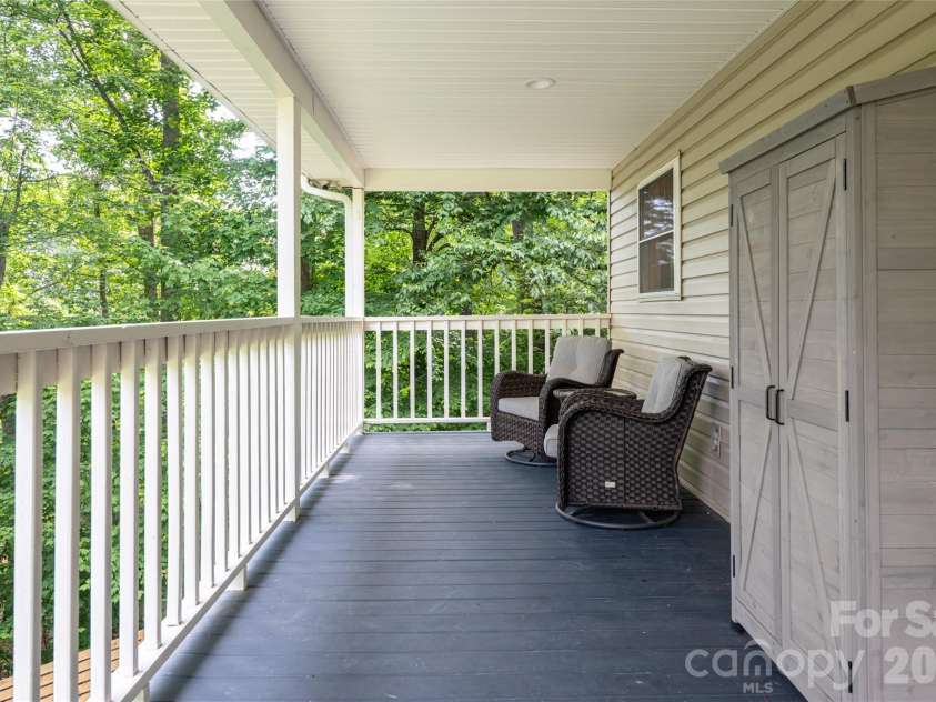 8 Coffey Place, Asheville, NC 28806.  MLS# CAR4382845, YatesRealty ID 31741. 